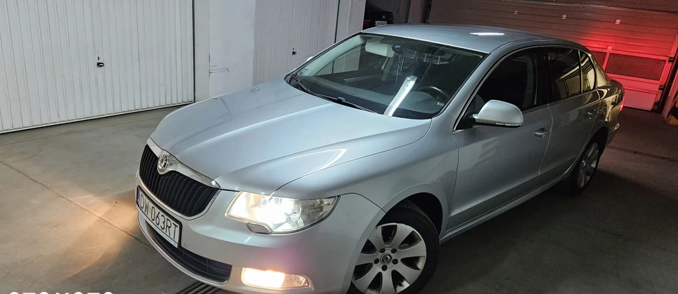 Skoda Superb cena 29900 przebieg: 308000, rok produkcji 2013 z Wrocław małe 172